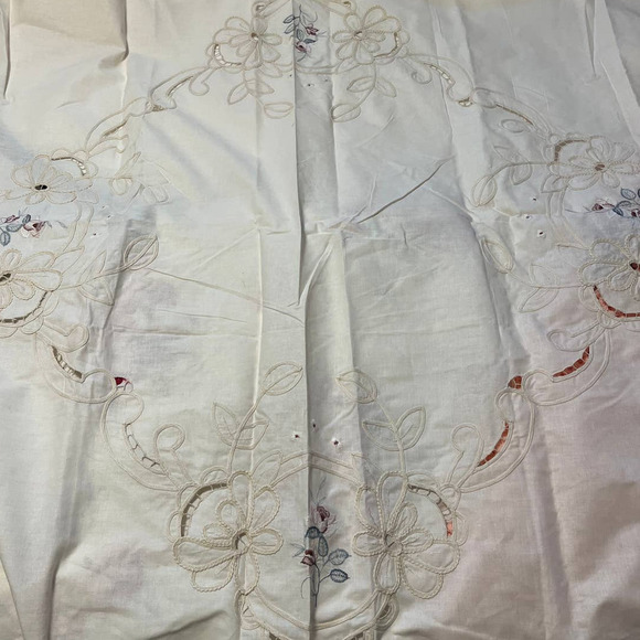 Vintage Madeira Embroidered Cutwork Linen Lace Fabric 87 x 89 - Picture 5 of 6